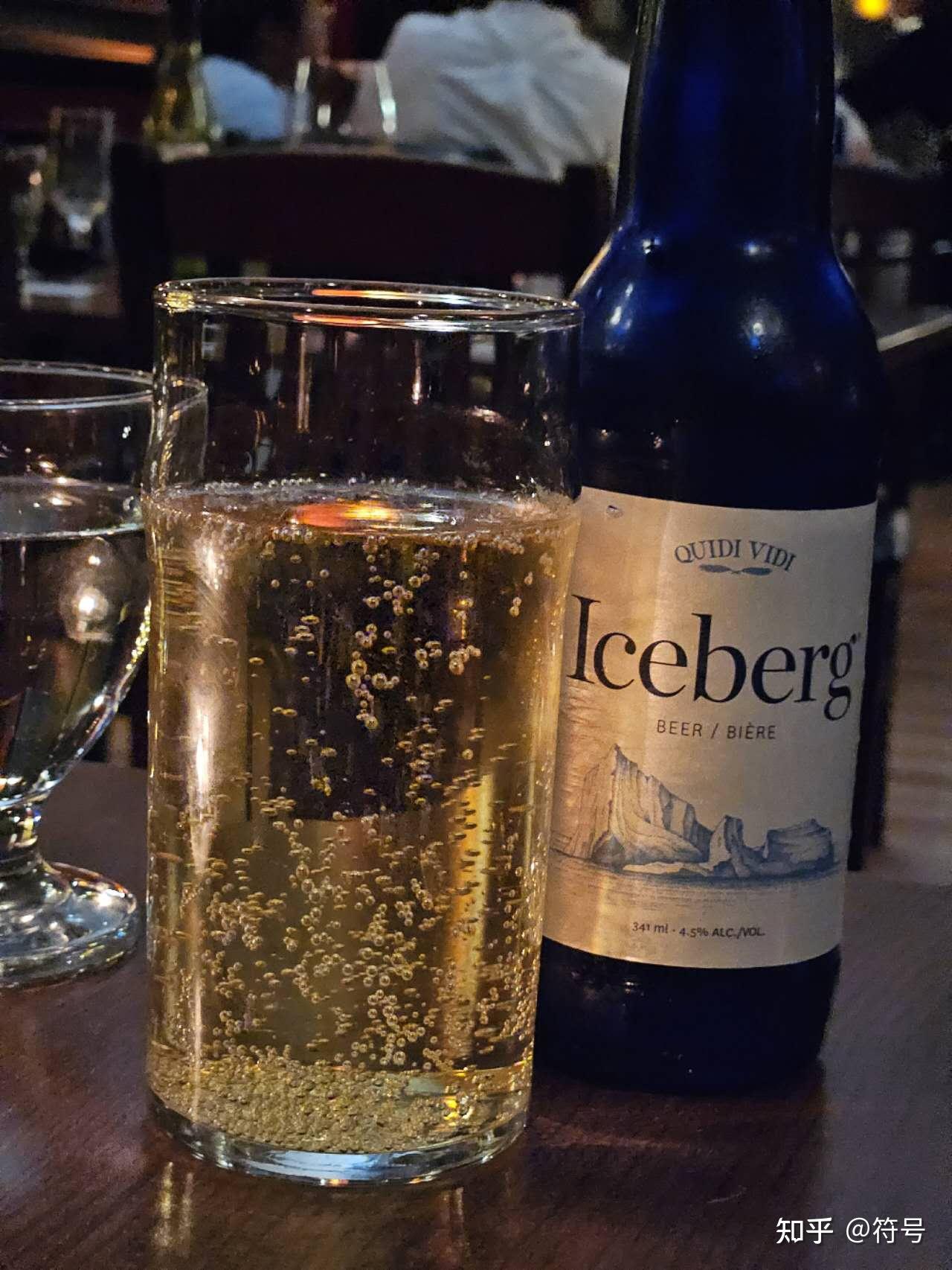 当地餐馆里喝到的冰山酒